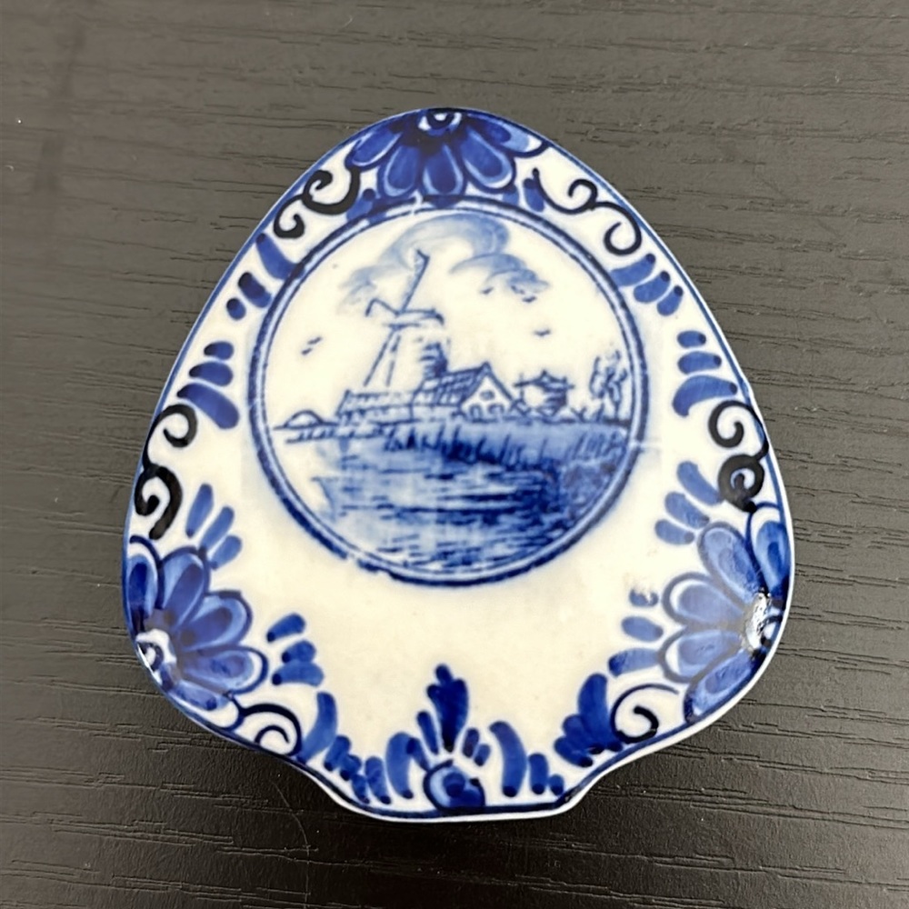 Delft Bleau Hand Painted Acorn Shape Vintage Trinket Box #550
